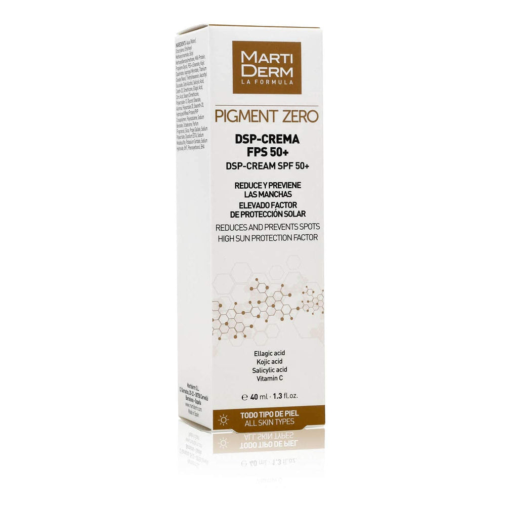 Soin Martiderm F50 sur le cou et décolleté, taches visiblement atténuées.