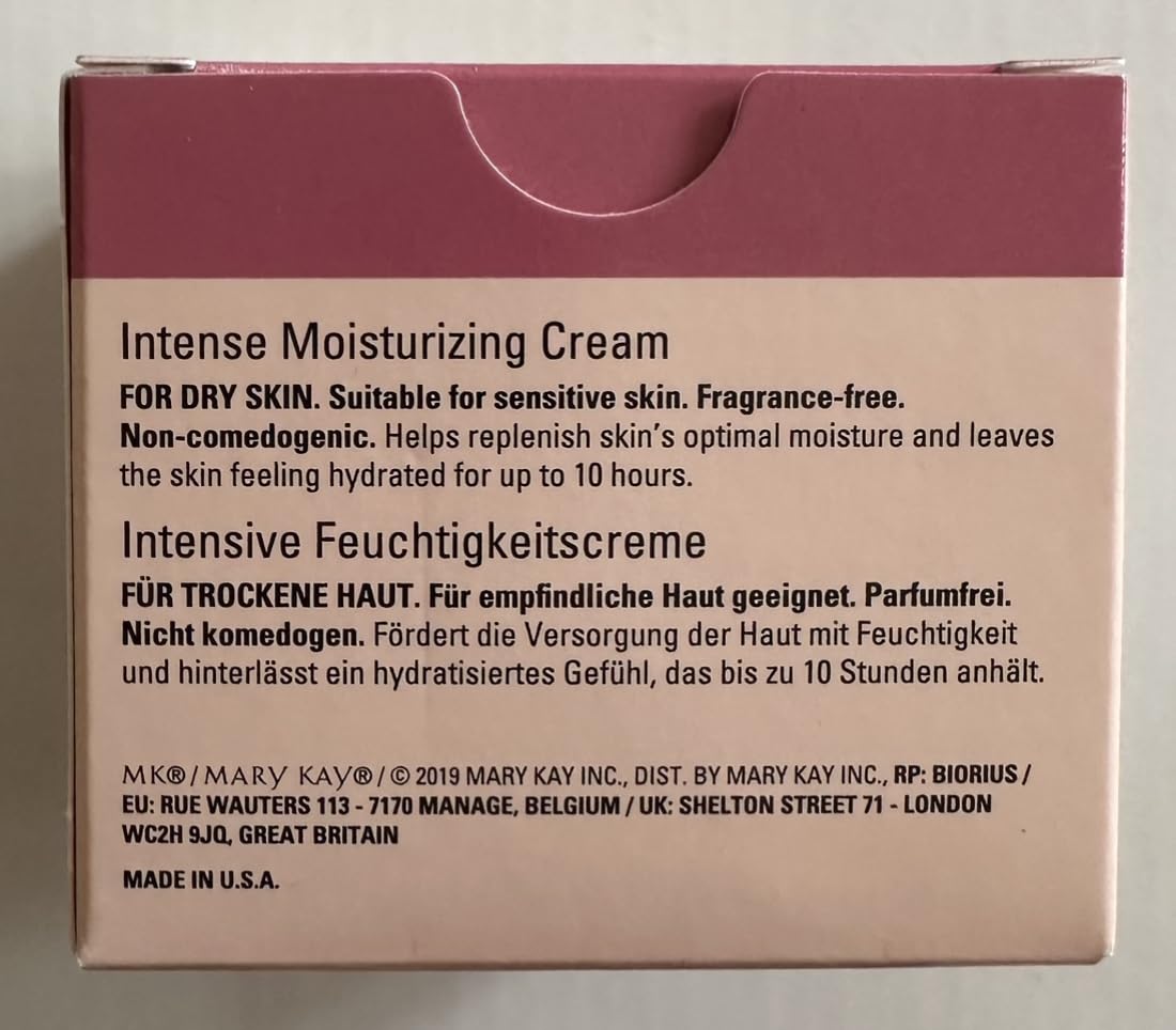 Application visage de la Mary Kay Crème Hydratante Intense pour soin quotidien.
