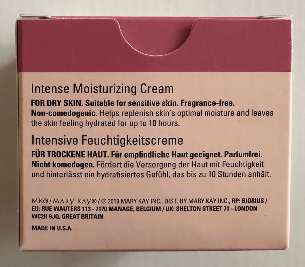 Application visage de la Mary Kay Crème Hydratante Intense pour soin quotidien.