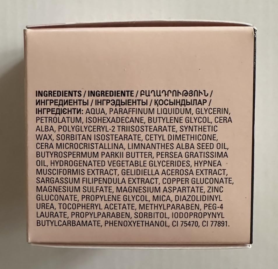 Éclat peau après l’application de la crème Mary Kay Hydratante Intense.