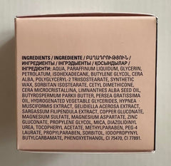 Éclat peau après l’application de la crème Mary Kay Hydratante Intense.