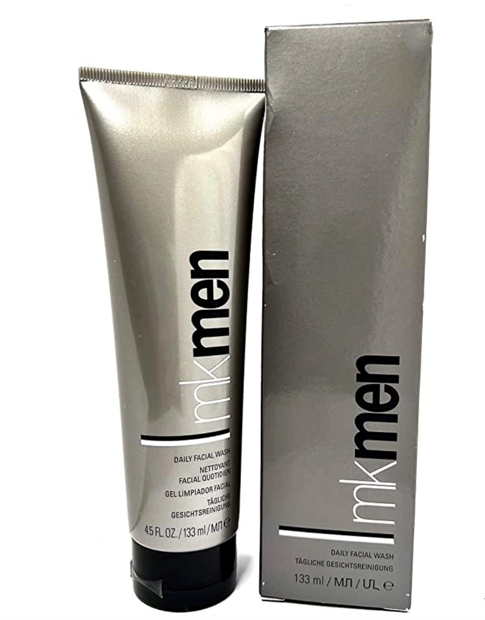 Bouteille Mary Kay MK Men Nettoyant Visage Quotidien prête pour une routine.