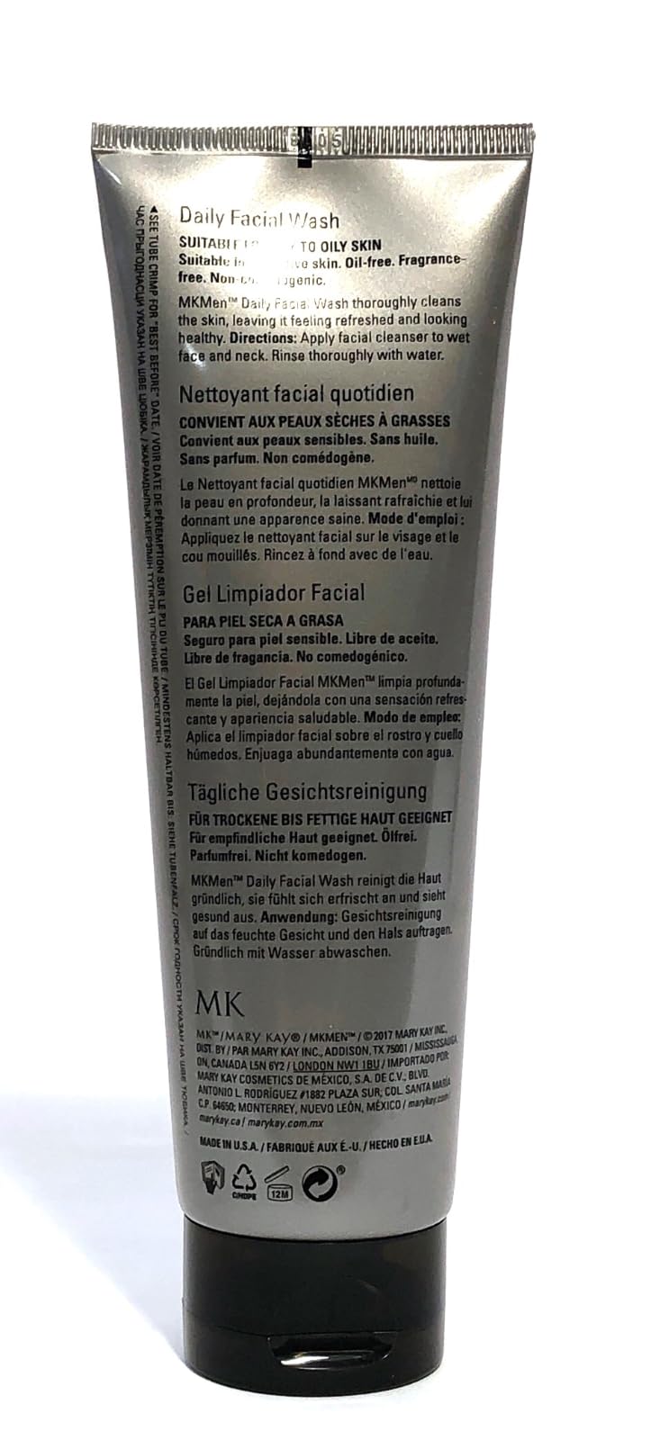 Application du nettoyant Mary Kay MK Men sur peau propre et fraîche.