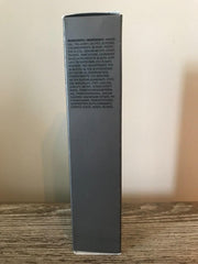 Rinçage clair et rapide avec Mary Kay MK Men Nettoyant Visage Quotidien.