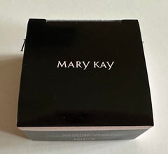 Mary Kay offre une finition matte subtile qui contrôle la brillance.