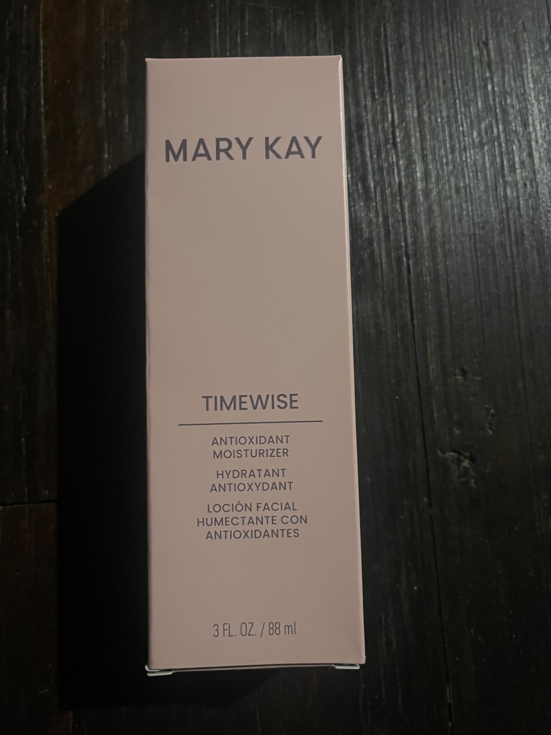Texture crémeuse Mary Kay TimeWise Antioxydant pour une absorption agréable.