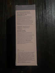 Application du soin visage Mary Kay TimeWise Antioxydant pour protéger et lisser la peau.