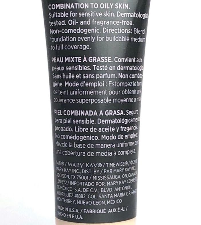 Texure légère et mate du fond TimeWise Matte 3D sur la peau