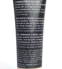 Texure légère et mate du fond TimeWise Matte 3D sur la peau