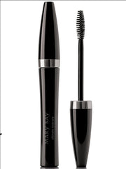 Mascara Mary Kay Ultimate Noir avec embout brosse pour définir les cils et ajouter du volume.