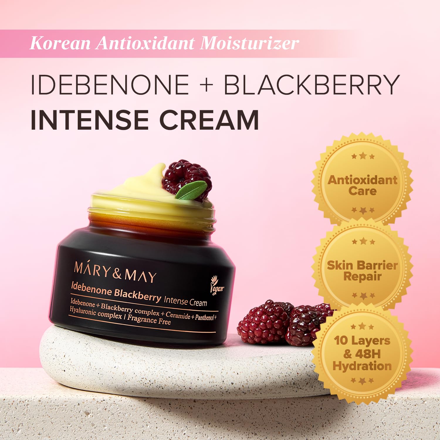Texture dorée de la crème Idebenone Mûre qui s’étale facilement et laisse la peau satinée.