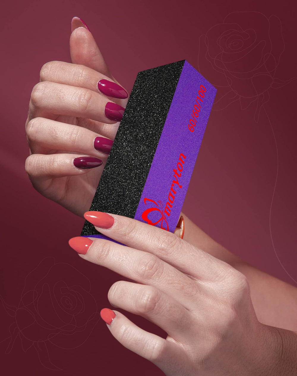 Tampon polissage Maryton pour ongles noir et violet, durable et précis.