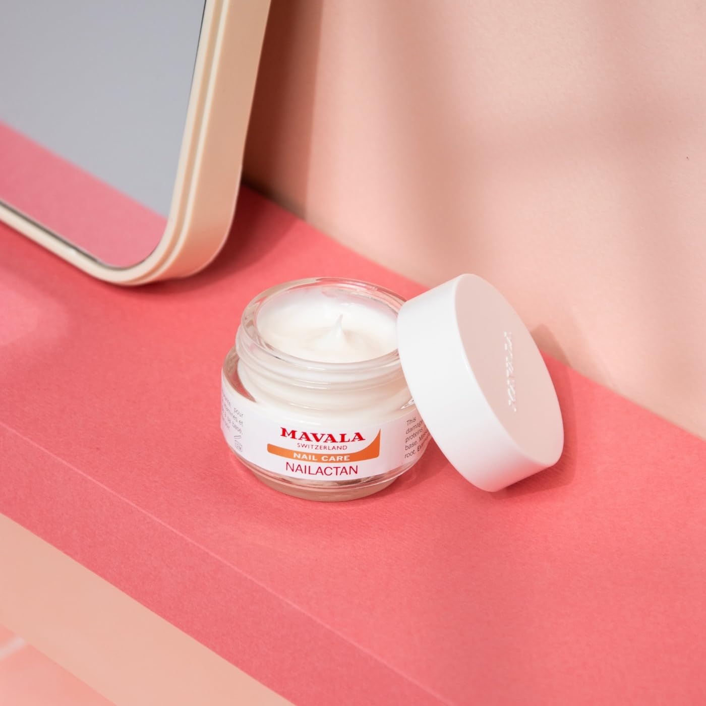 Flexibilité des ongles retrouvée avec la Nailactan.
