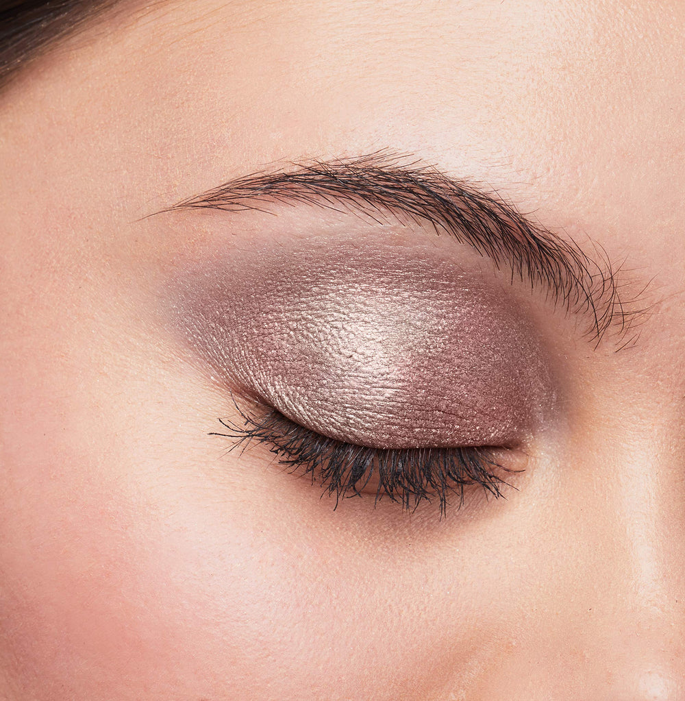 Maybelline Brilliant Eyes – Finition scintillante qui illumine le regard.