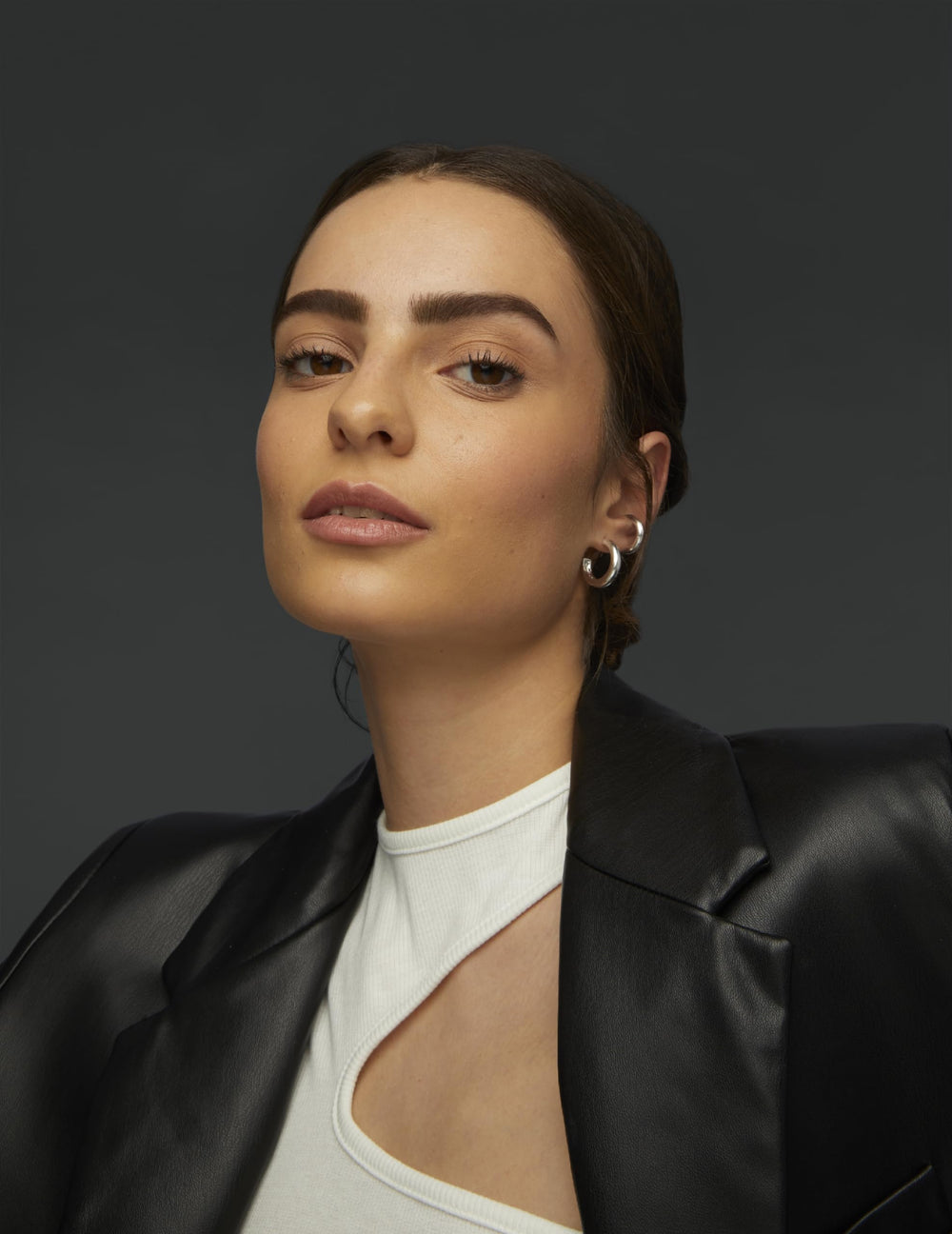 Maybelline Brow Tattoo – contenu 4,9 ml prêt à être utilisé sur les sourcils.