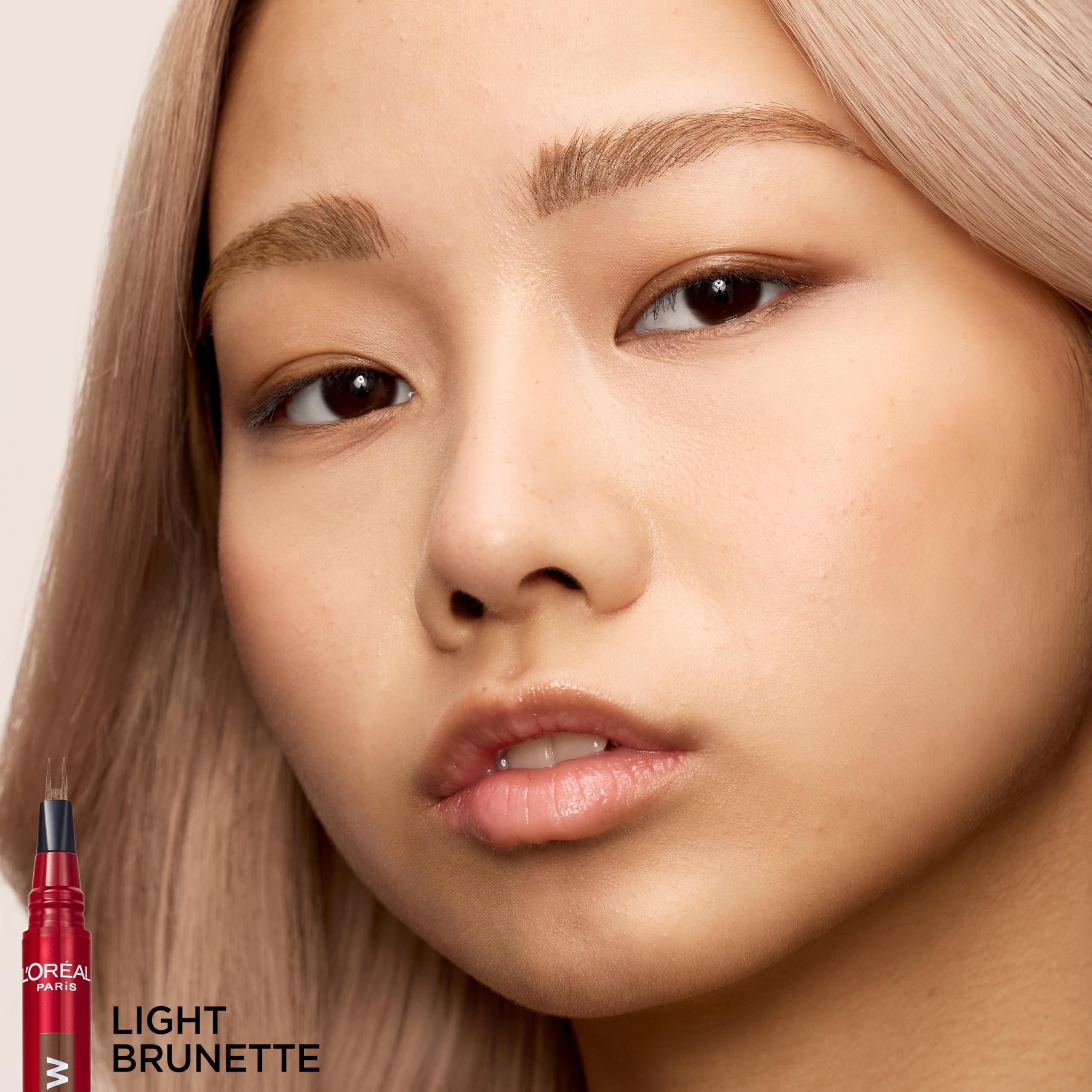 Petites touches faciles pour définir l’apparence des sourcils avec MAYBELLINE.