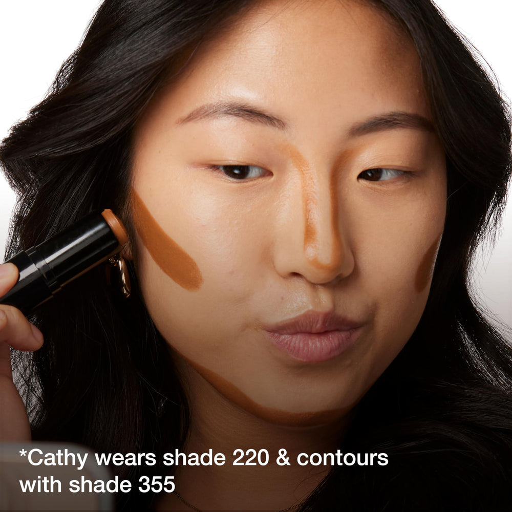 Maybelline Fit Me Stick contour et teint polyvalent pour mise en valeur.