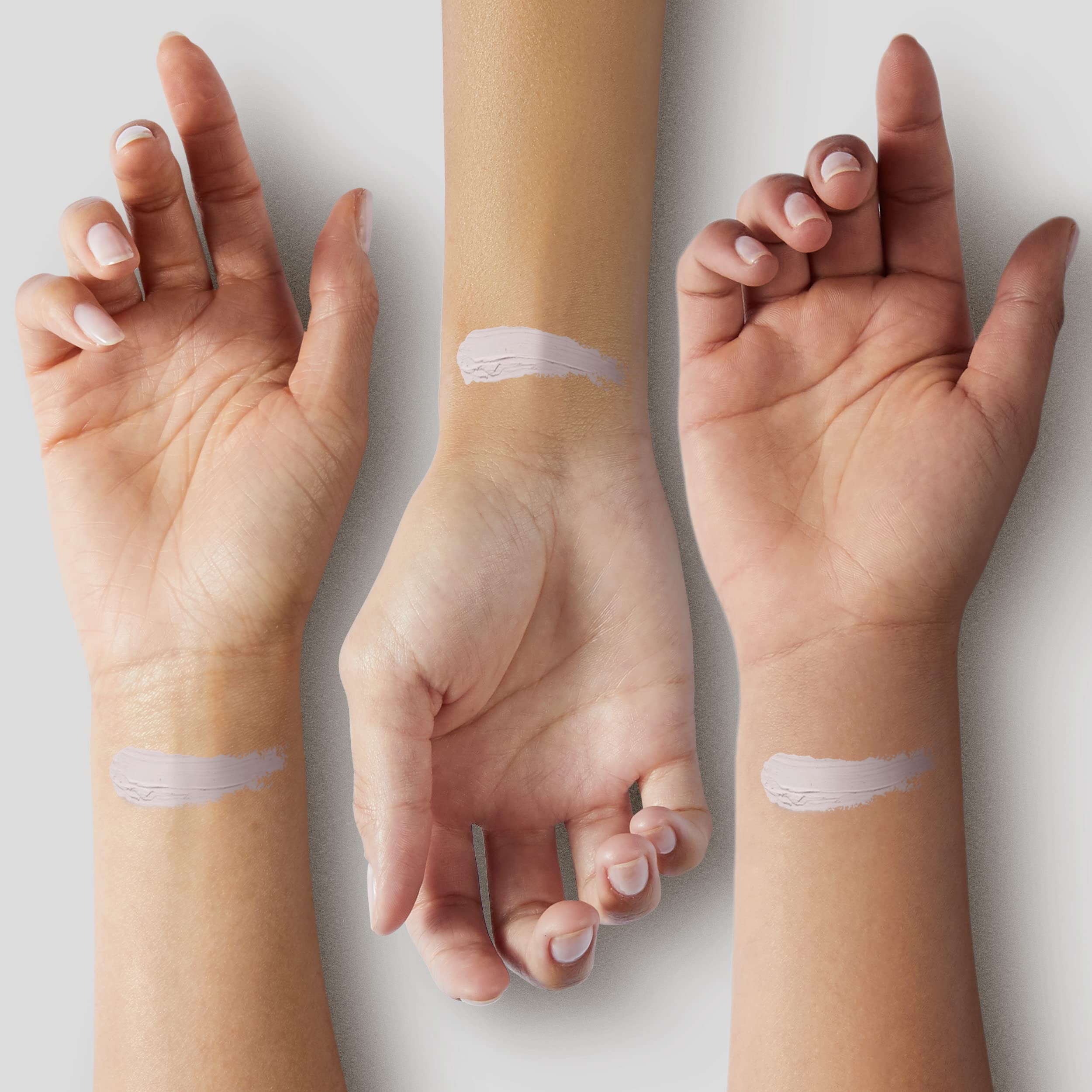 Maybelline Instant Age Rewind 4-en-1 Matte uniformise le teint avec une couvrance naturelle.