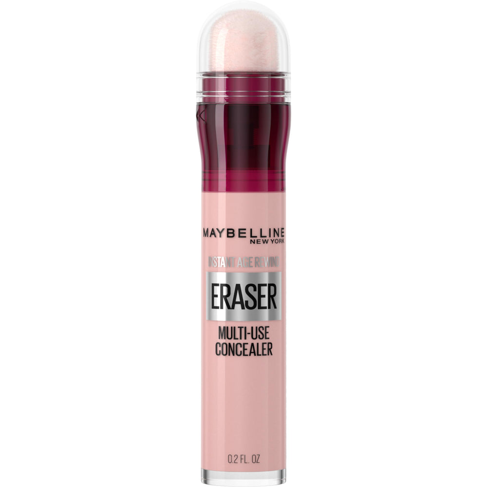 Maybelline Instant Age Rewind concealer avec applicateur visible, application précise.
