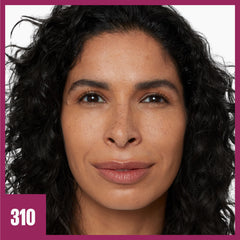 Teinte 310 sur peau moyenne; teint uniforme et naturel.