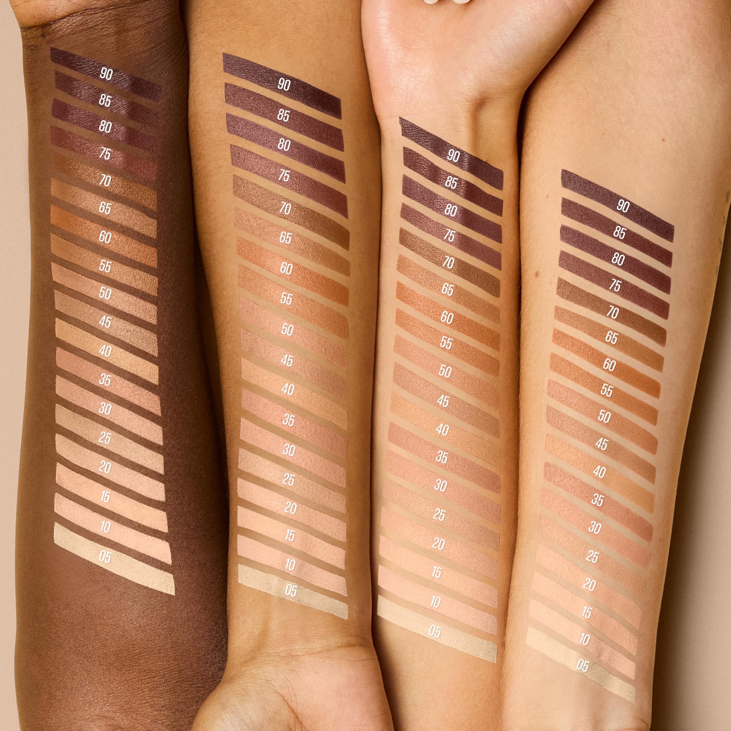Highlighter crème Maybelline Lifter Stix pour un éclat discret.