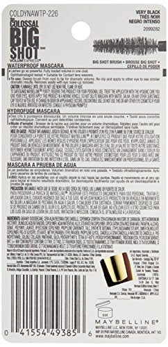 Mascara waterproof Maybelline : noir profond qui tient en milieu humide.