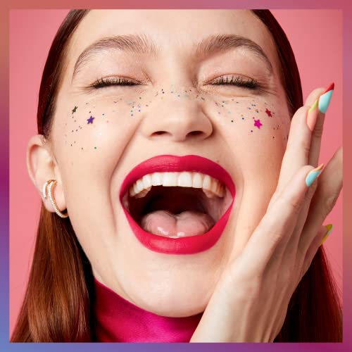 Aperçu d’application rapide et précise avec MAYBELLINE Super Stay Matte Ink.