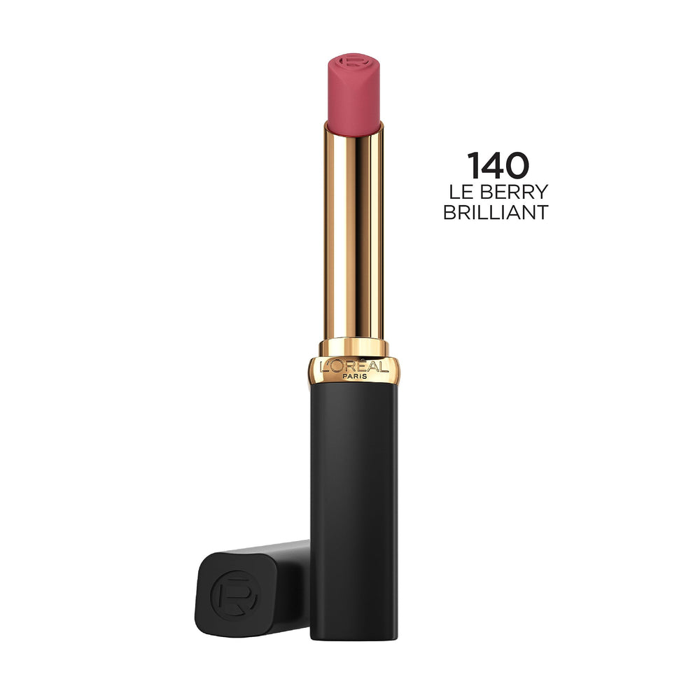 Rouge Maybelline matte en action pour une application précise.
