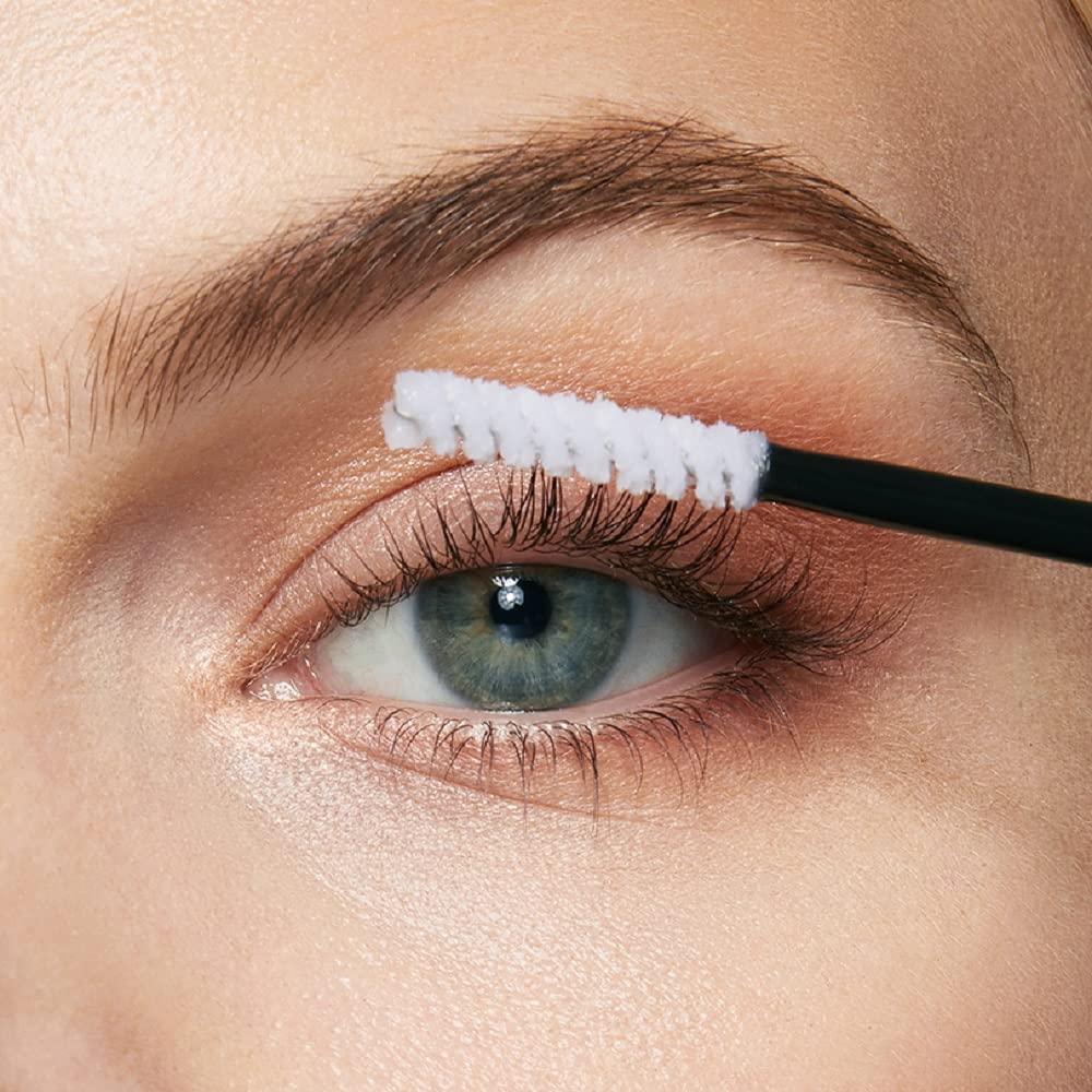 Applicateur précis du sérum Maybelline pour une application ciblée sur les cils.