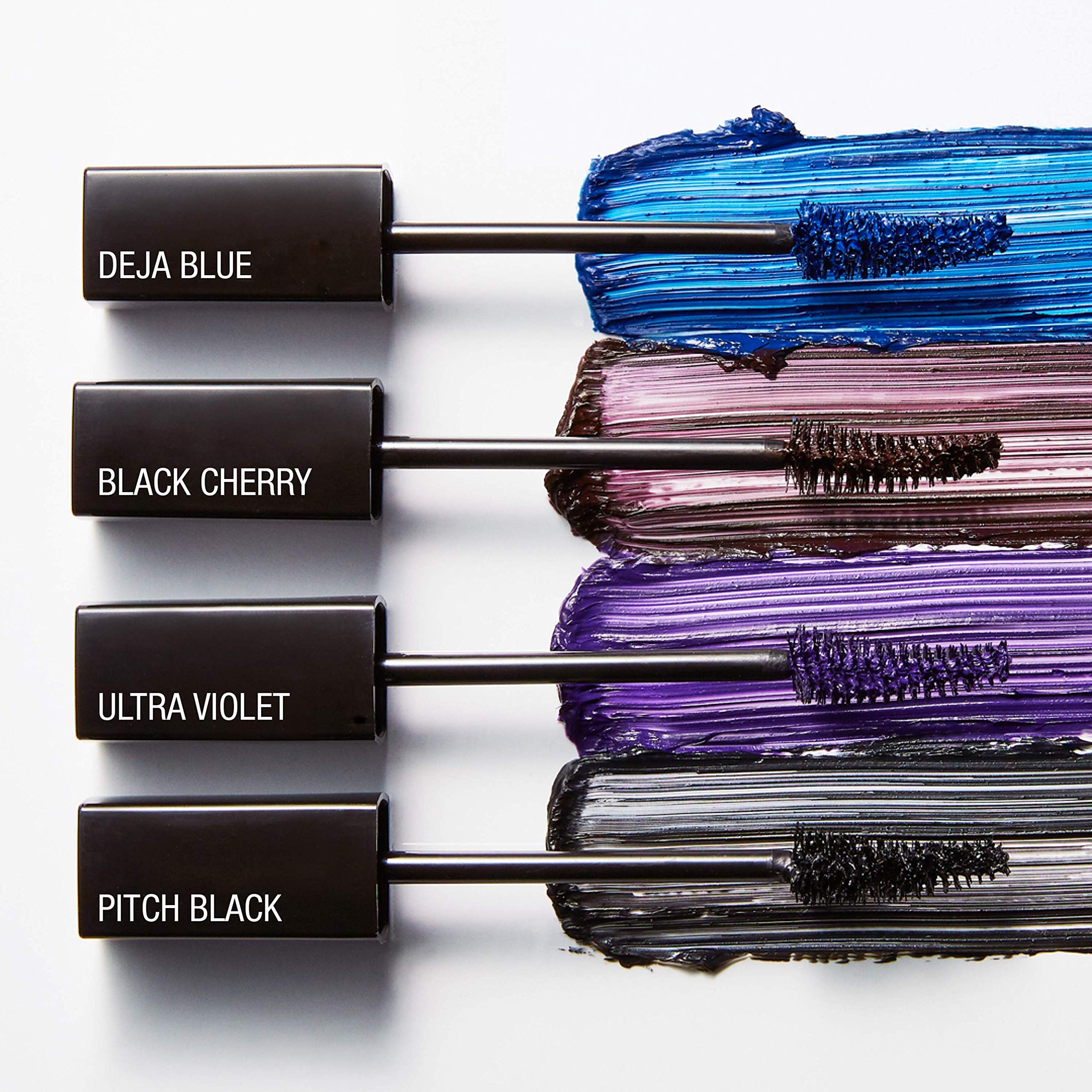 Maybelline Snapscara Noir Pitch intense offre une couleur sombre et profonde.