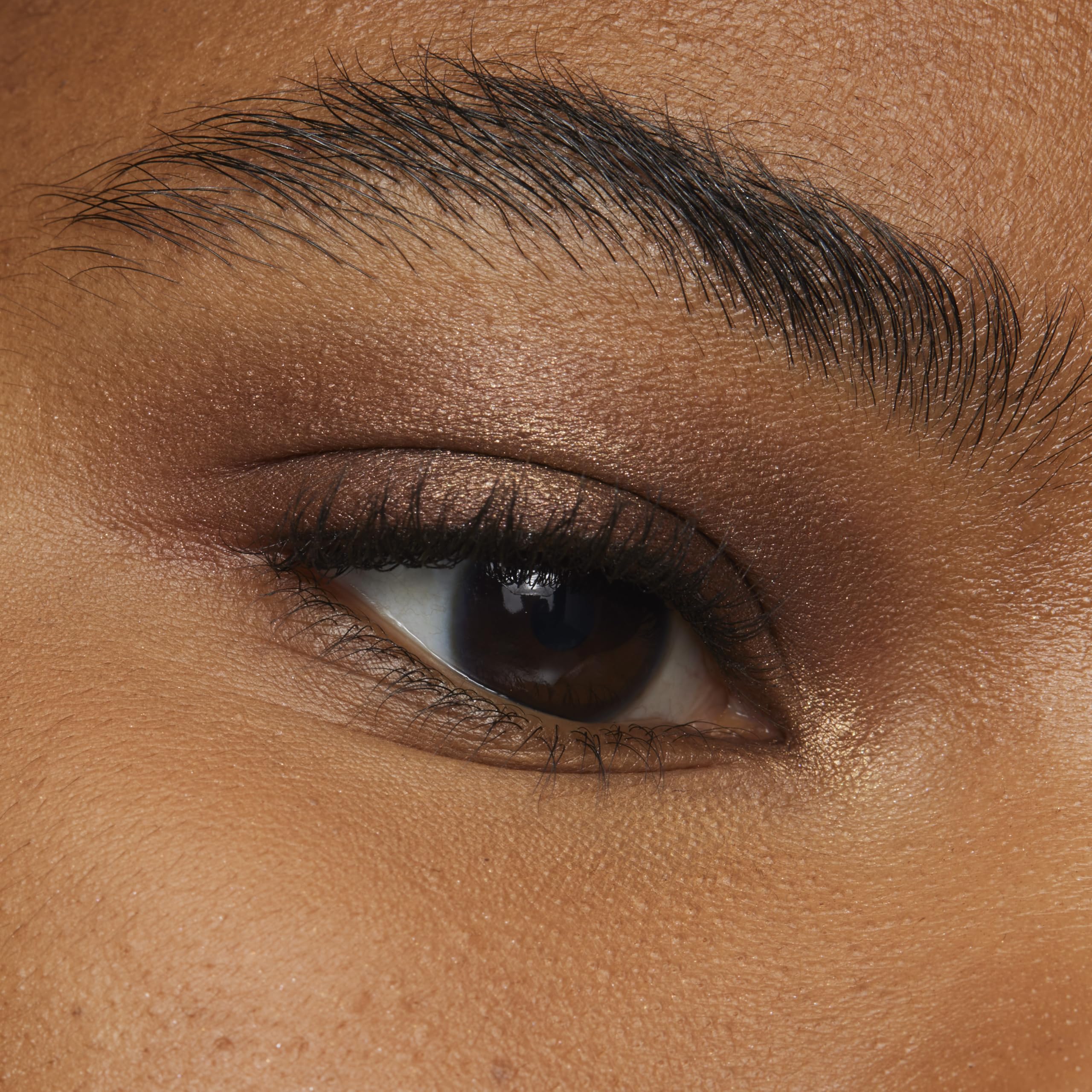 Maybelline stylo-ombre-yeux creme brun abyss : texture onctueuse qui glisse.