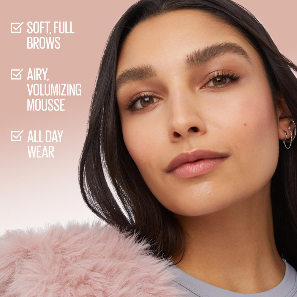 Maybelline Superfluff Sourcils Volume Journée, tenue durable et naturelle.