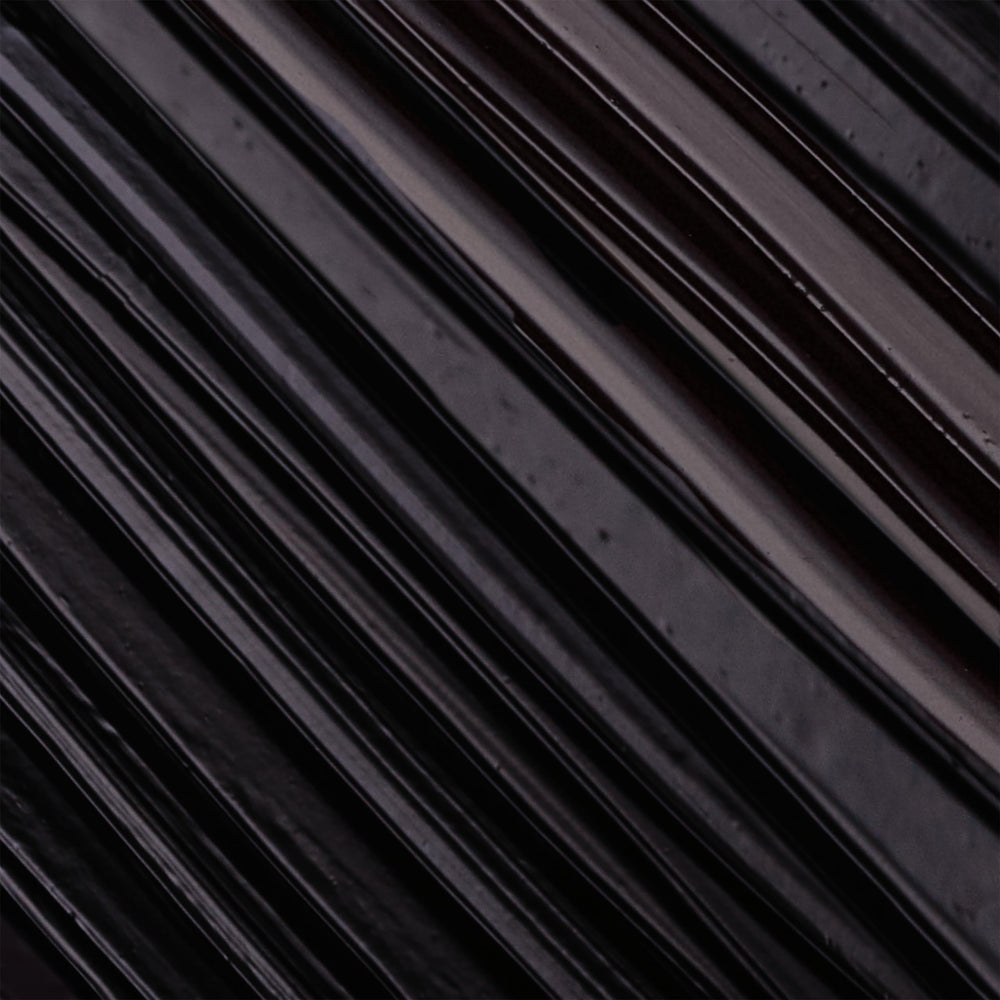 Regard audacieux et maîtrisé avec Maybelline Voluminous Original.