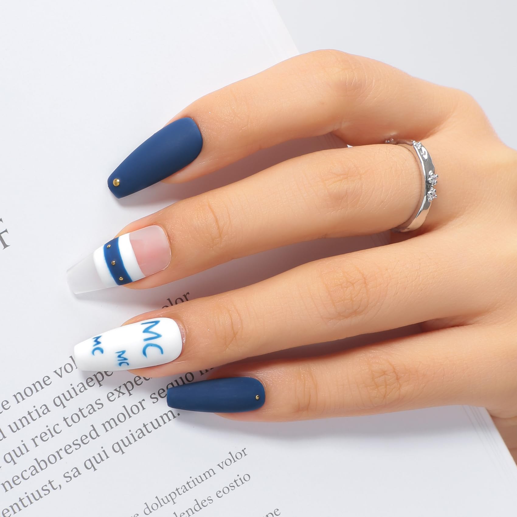 vernis gel MAYCHAO à tenue longue jusqu’à 28 jours après préparation des ongles.