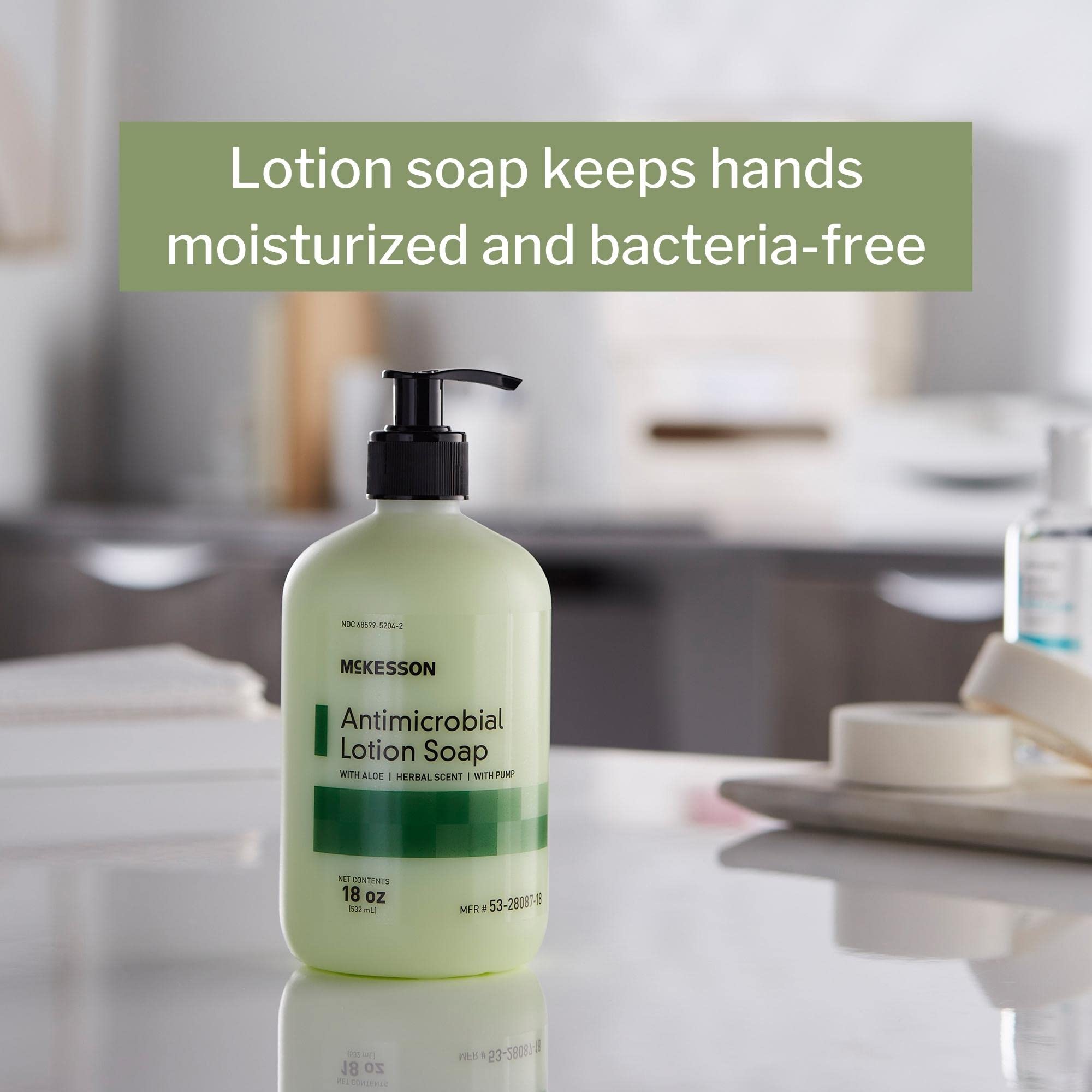 McKesson Lotion mains Aloe, emballage vert pratique pour bureau et maison.