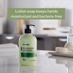 McKesson Lotion mains Aloe, emballage vert pratique pour bureau et maison.