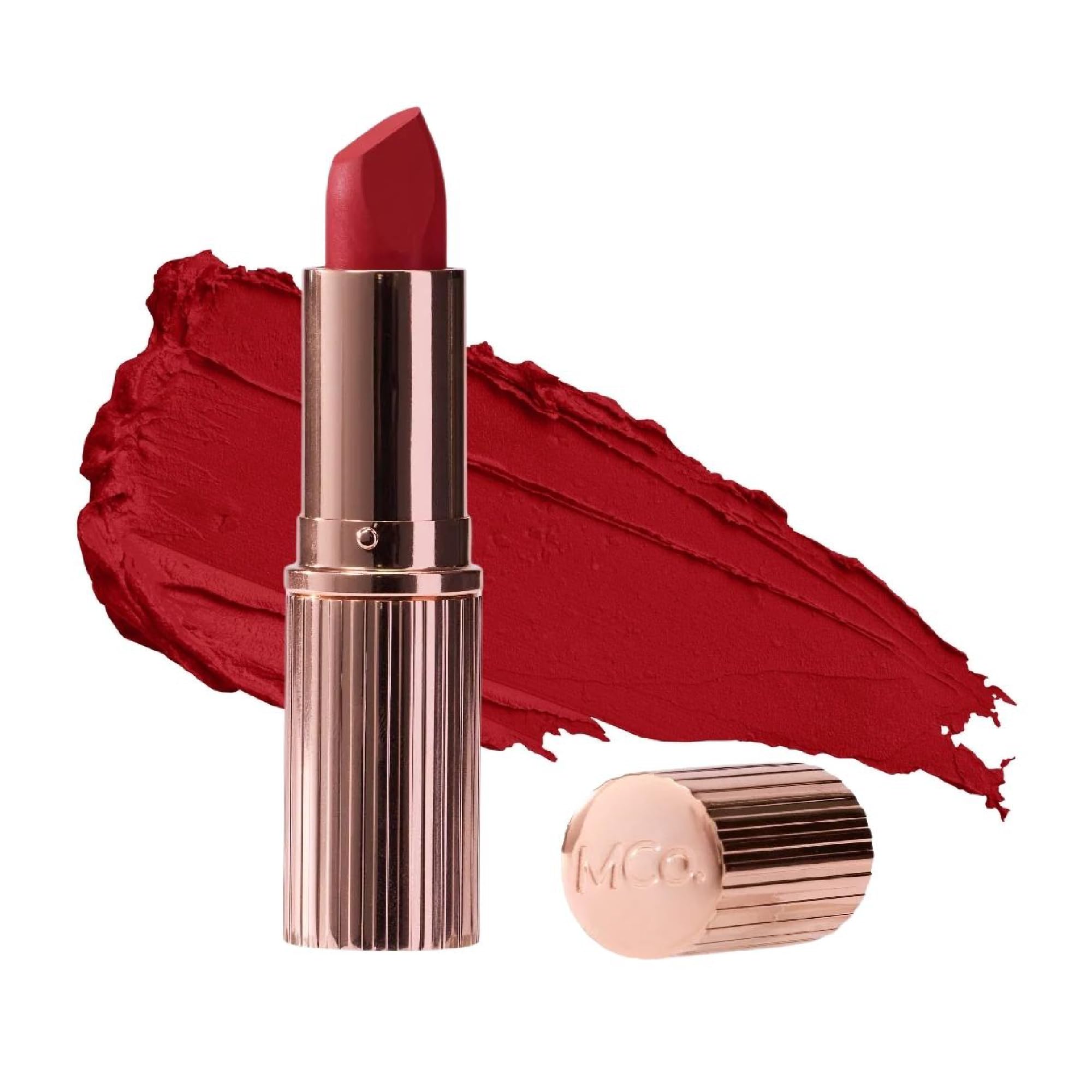 MCoBeauty Crème Matte Luxe Ruby Rouge – swatch riche et couleur intense.