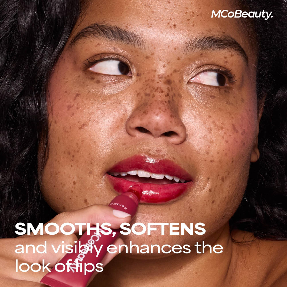 MCoBeauty Peptide Lip Treatment Vanilla Brulee, swatch lèvres révélant teinte subtile et hydratation.
