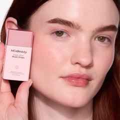 Goutte unique pour un effet rosé discret et lumineux.