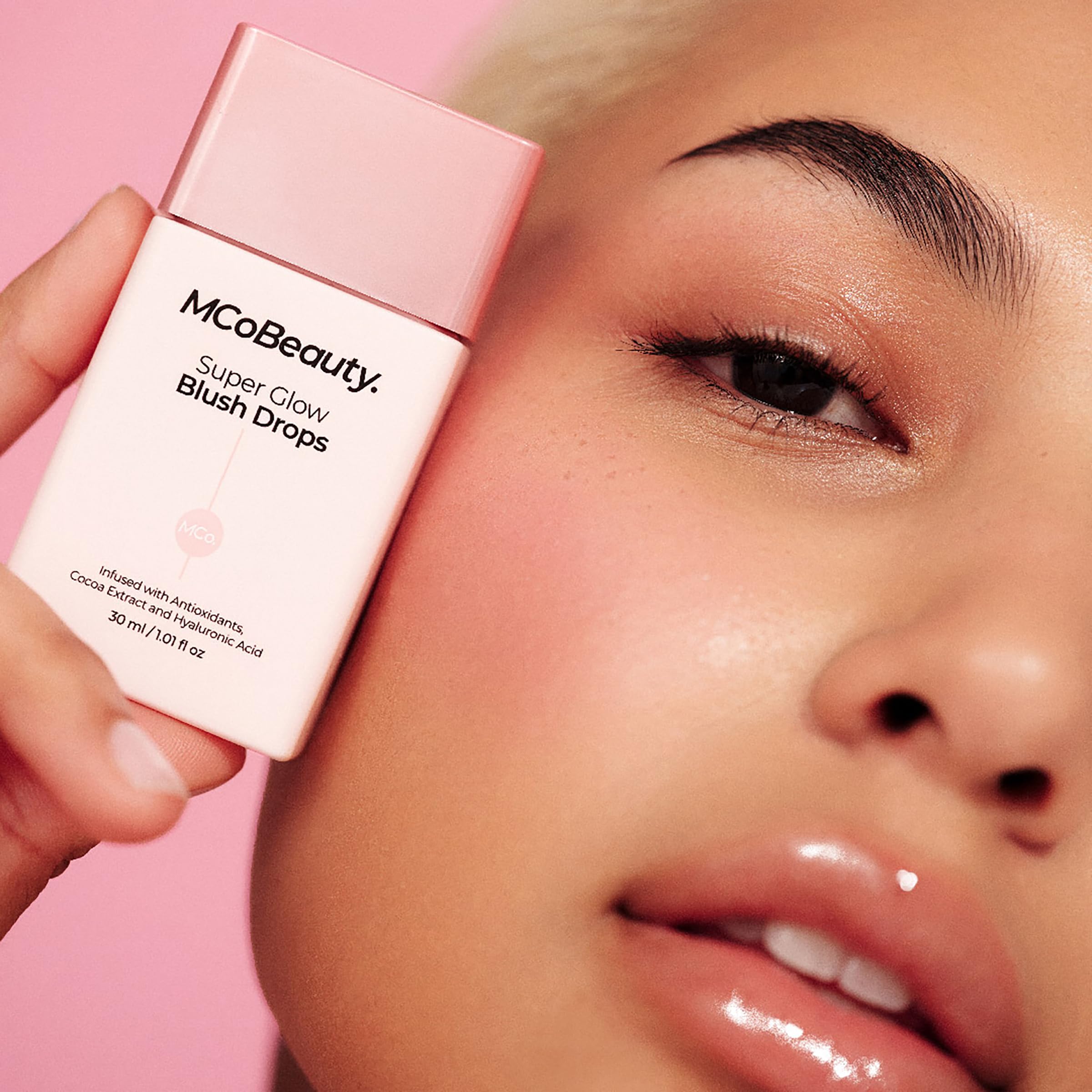 Routine quotidienne simplifiée avec le blush-lumineux Blush Drops.