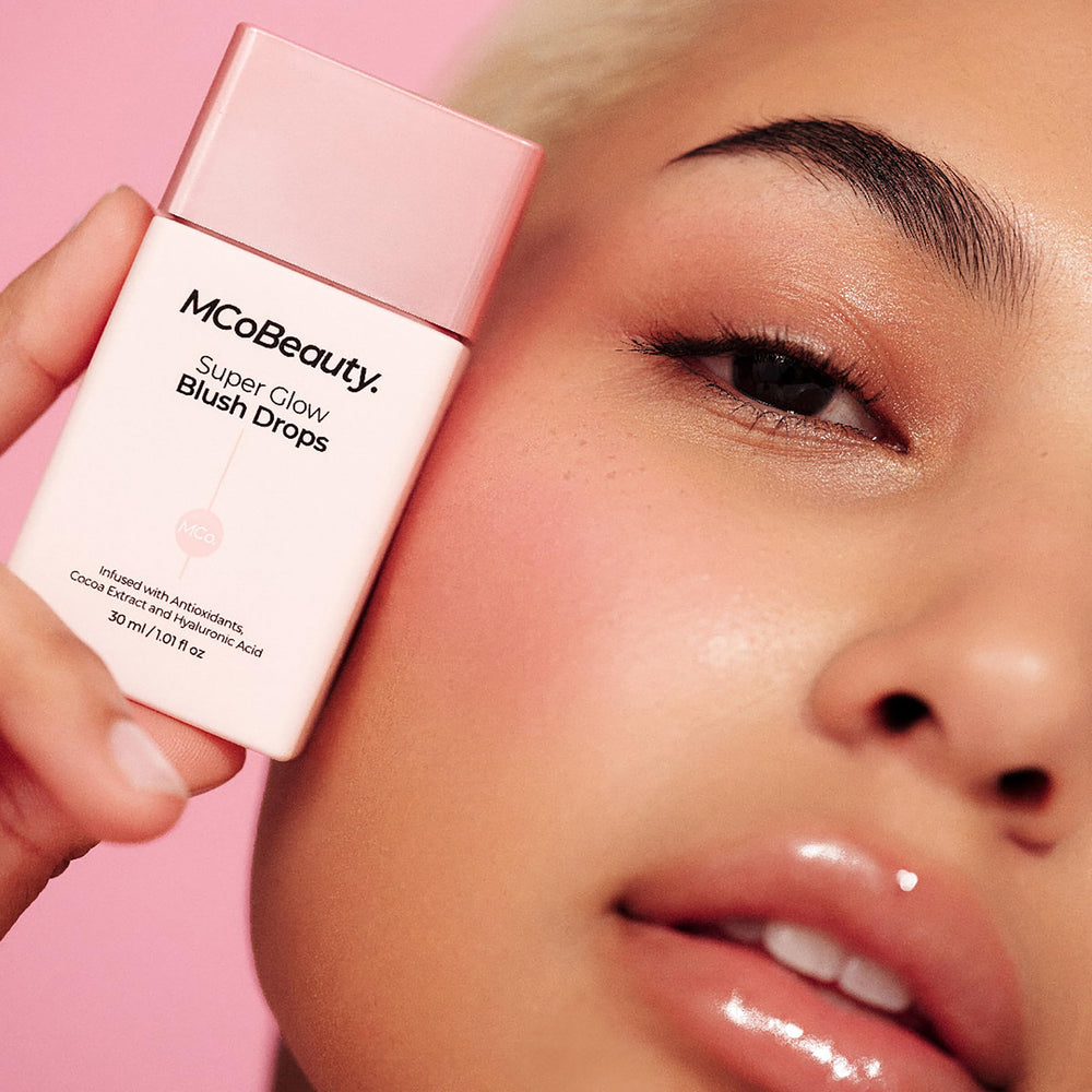 Routine quotidienne simplifiée avec le blush-lumineux Blush Drops.