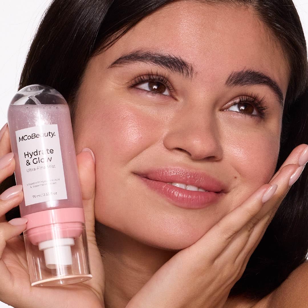 MCoBeauty brume fine utilisable sur visage et corps pour une peau lumineuse.