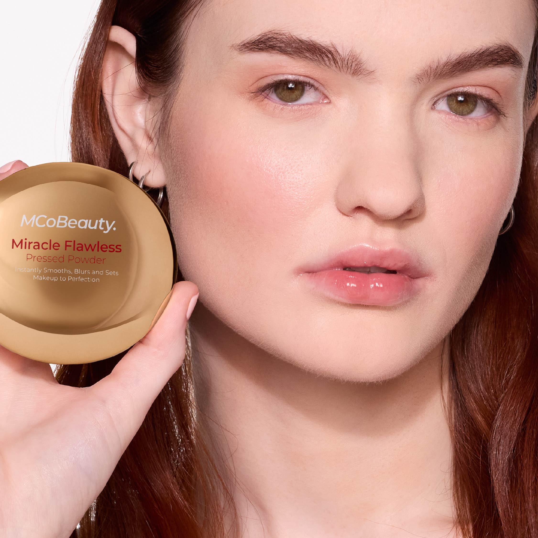 Texture soyeuse de Miracle Flawless pour un fini naturel et léger.