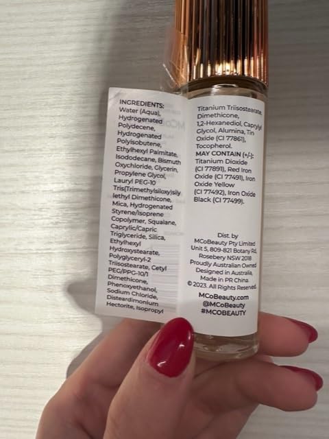 Routine maquillage rapide grâce à un produit multifonctions lumineux