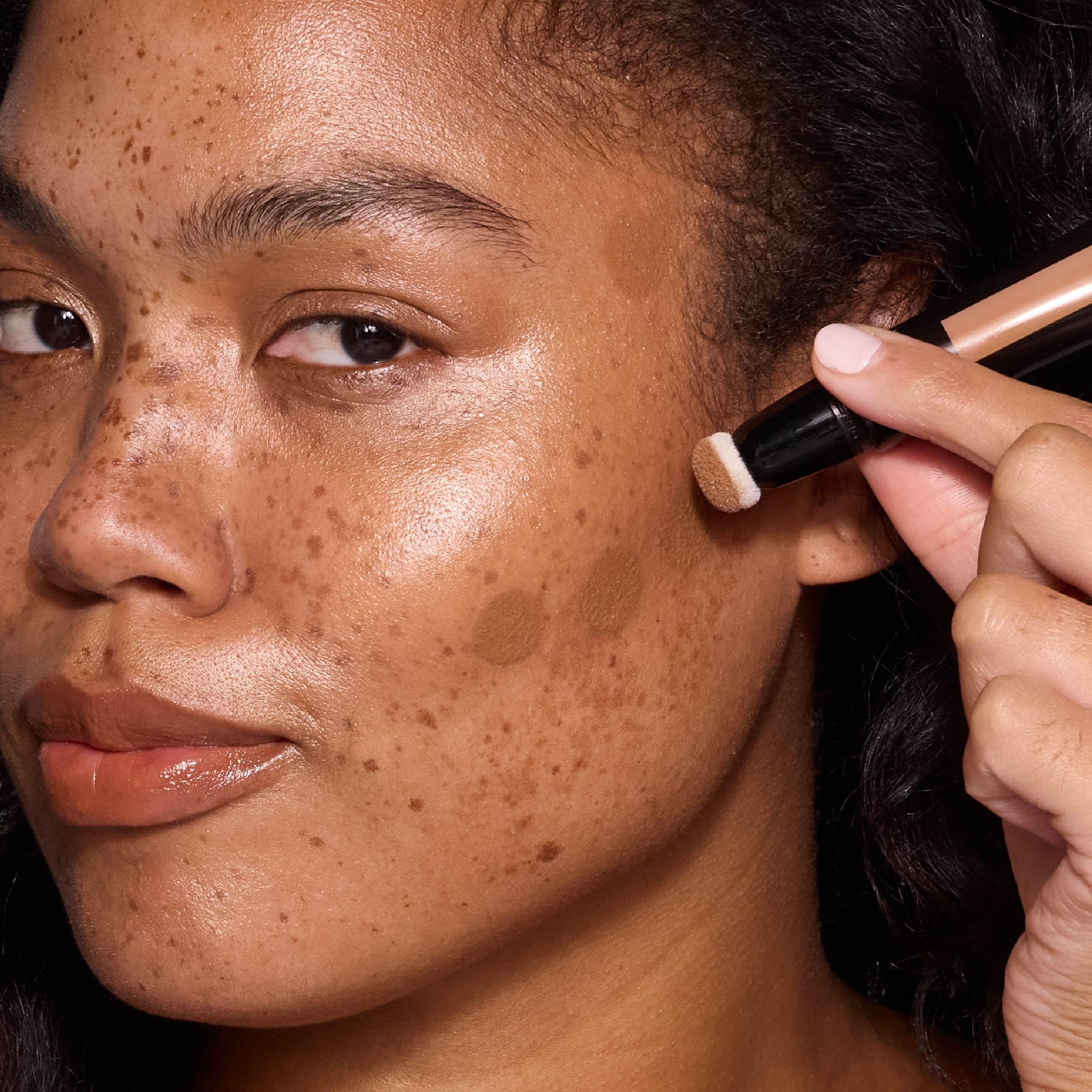 MCoBeauty Instant Contour Cream Bronzer avec applicateur coussin pour une application précise