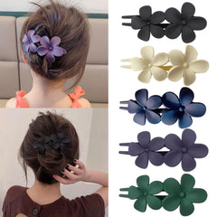 Mdscve Pinces Flower Flat blanche, accessoire élégant et maintien léger.
