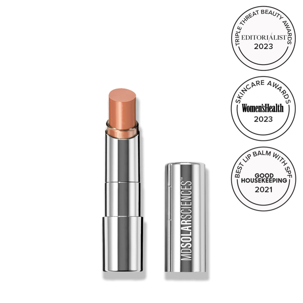Teinte nude appliquée sur les lèvres avec le baume MDSolarSciences SPF30
