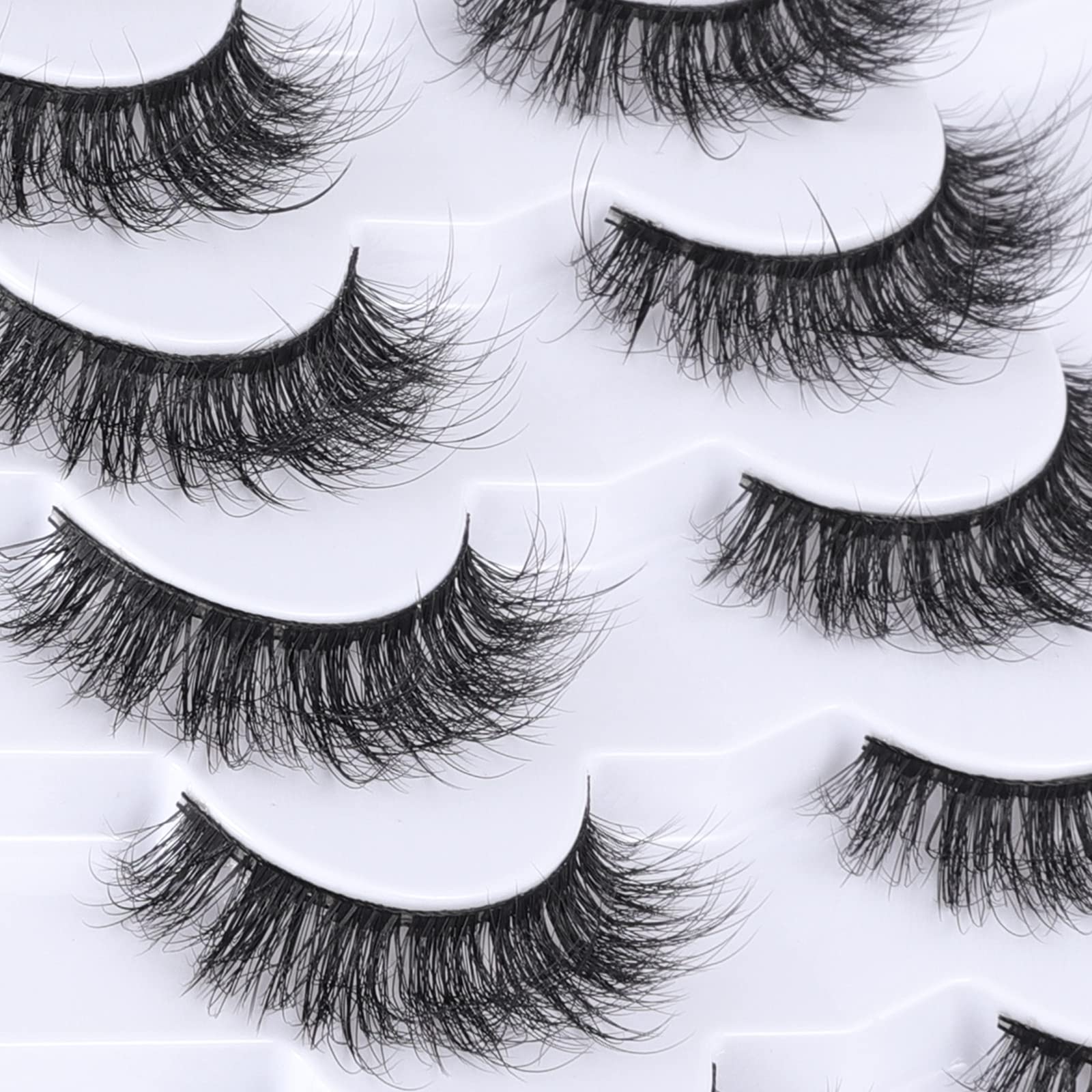 Cils Mebver filaments longs pour un regard aérien et délicat.