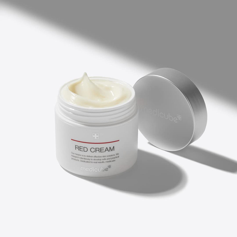 Medicube Red Cream 2.0 – Texture crème légère, application fluide.