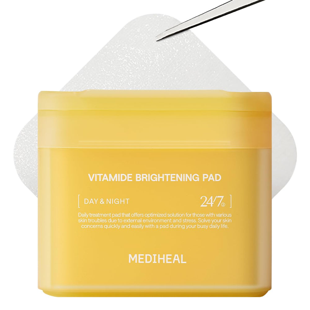 Tampons tonifiants Mediheal Vitamide dans l'emballage, pour une routine lumineuse.